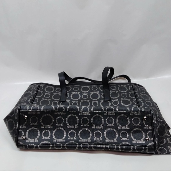Salvatore Ferragamo Gray Patterned Tote with Pouch - Picture 5 of 9
